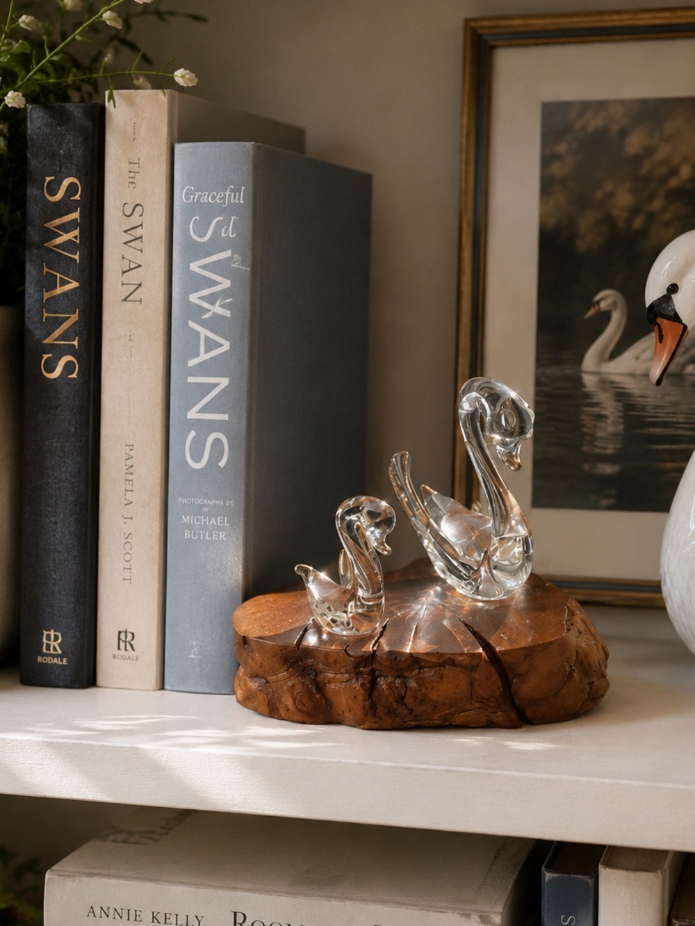 Elegant Vinatge Glass Swan Sculpture on Wooden Base Mom and Baby 🦢🦢